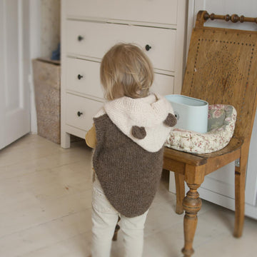 Sören bear cub poncho