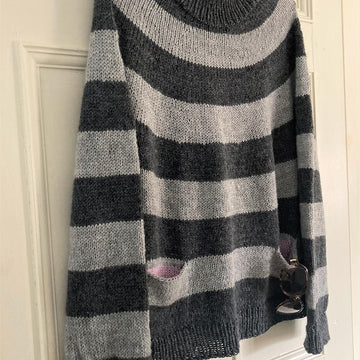 Sweater THREE - Circular