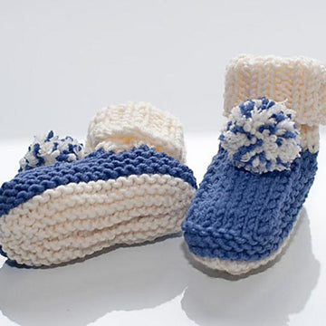 Baby bobble hat and booties "Nicki"