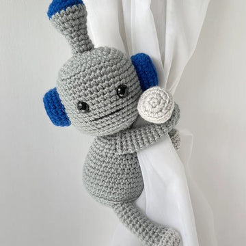 Robot curtain tieback