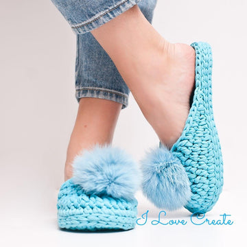 Pom pom slippers