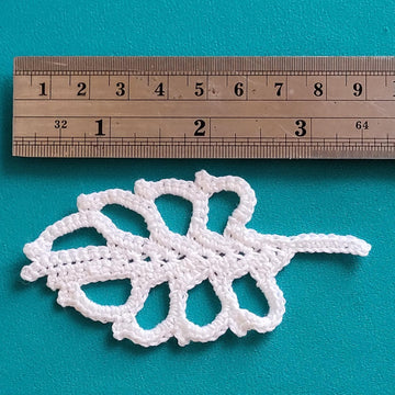 Openwork leaf pattern