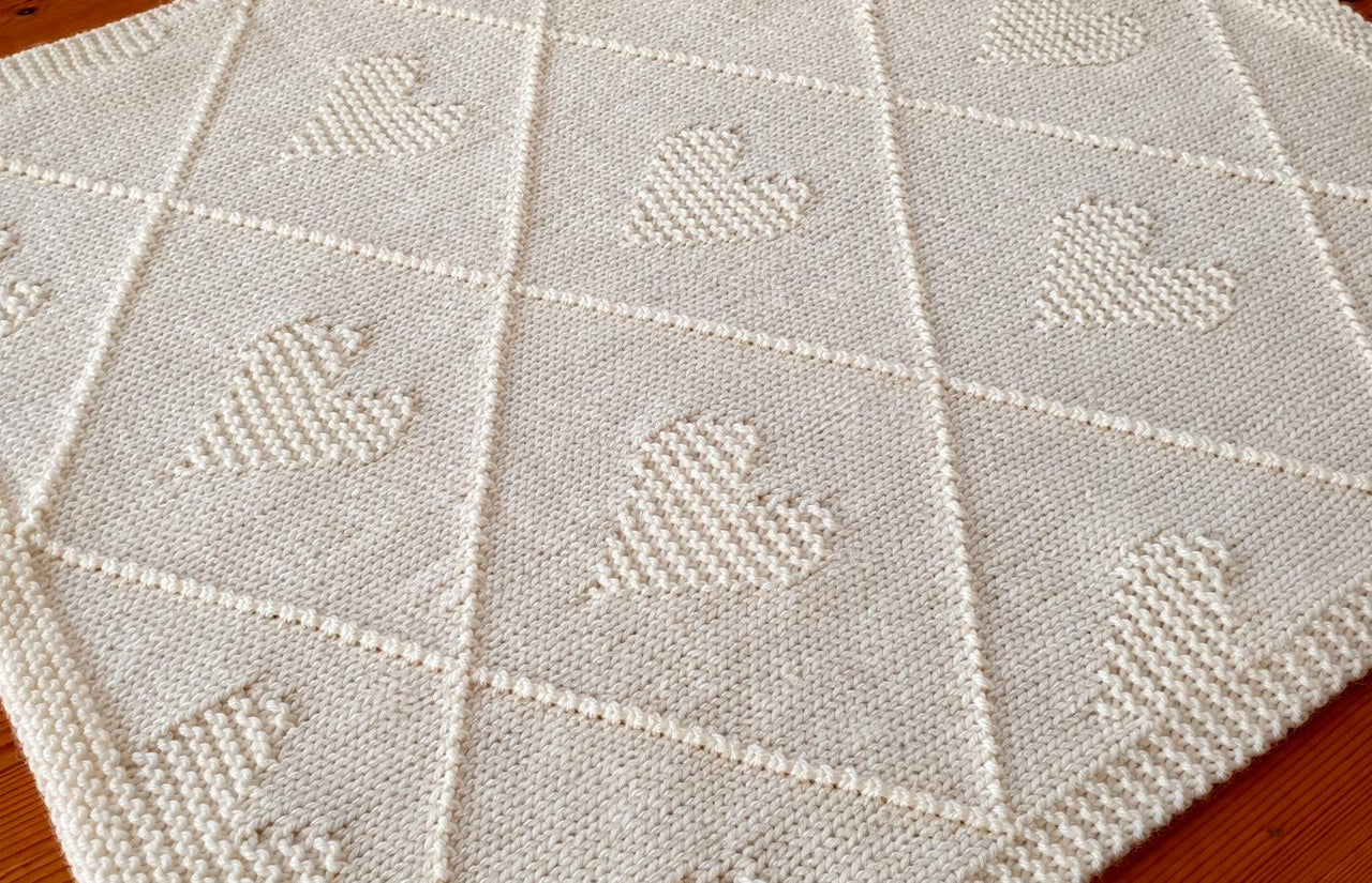 Easy baby blanket with hearts & diamonds