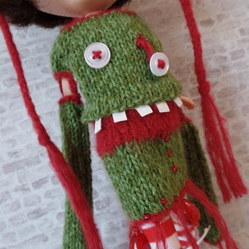Dead or Alive Zombie dress and Brains hat for 12" Blythe doll