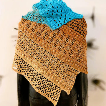 Triangular Scarf "Nesaia"