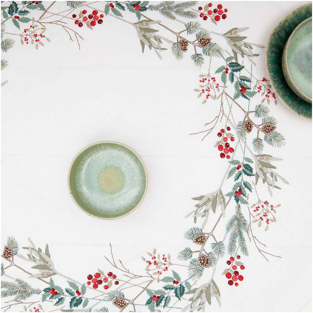 Rico Cloth Christmas Wreath Embroidery Kit