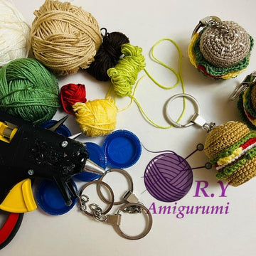Amigurumi burger keychain