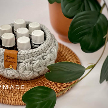 Face scrubbies with basket