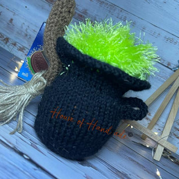 Light-up Witches Cauldron & Broomstick Chocolate Orange Cover Knitting Pattern