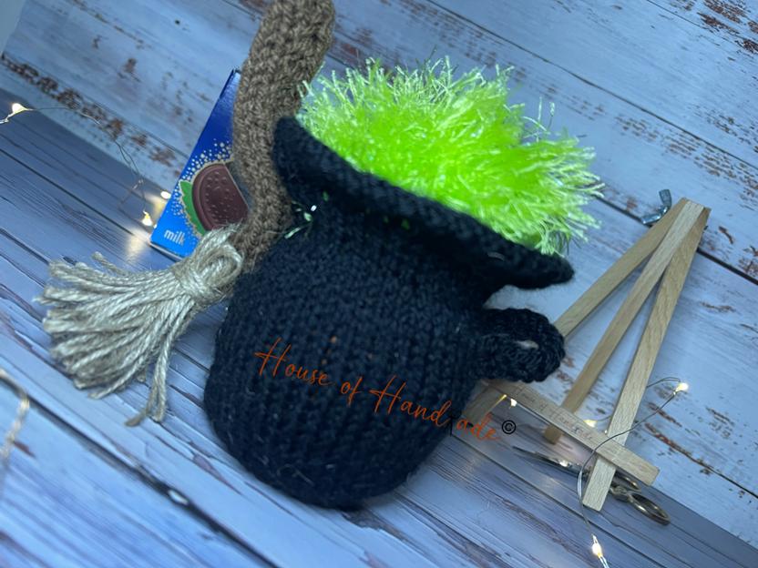 Light-up Witches Cauldron & Broomstick Chocolate Orange Cover Knitting Pattern