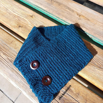 Cowl with buttons for men
