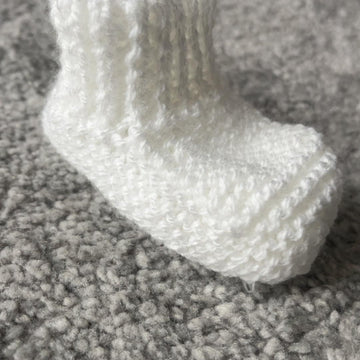 Knit Flat Baby Booties Pattern – 4 Sizes