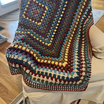 Ripple-Free Lie-Flat Granny Square Blanket