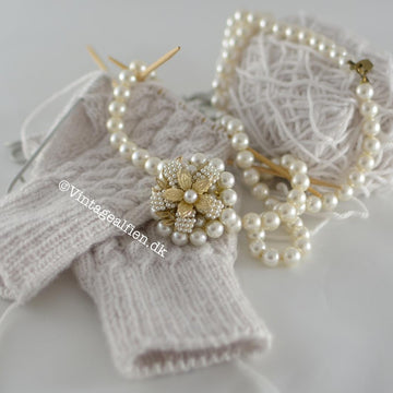 Vintage gloves: Anastasia