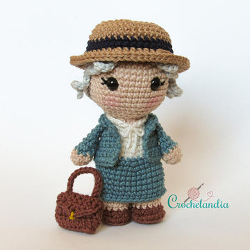 Miss Marple amigurumi doll - crochet pattern by Crochelandia