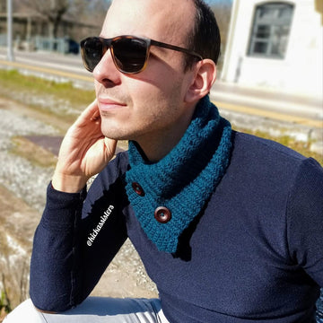 Cowl with buttons for men
