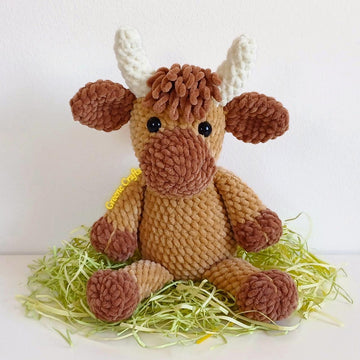 Cinnamon, the Highland Cow / Zimt, die Schottische Hochlandkuh (Low Sew)