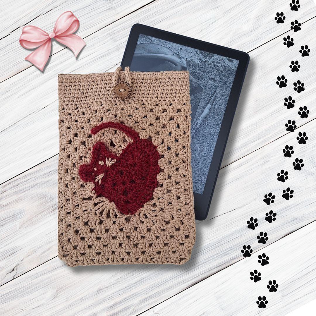 Hearty catty kindle sleeve