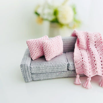 Crochet Couch pattern, crochet doll furniture pattern, amigurumi couch, amigurumi doll furniture