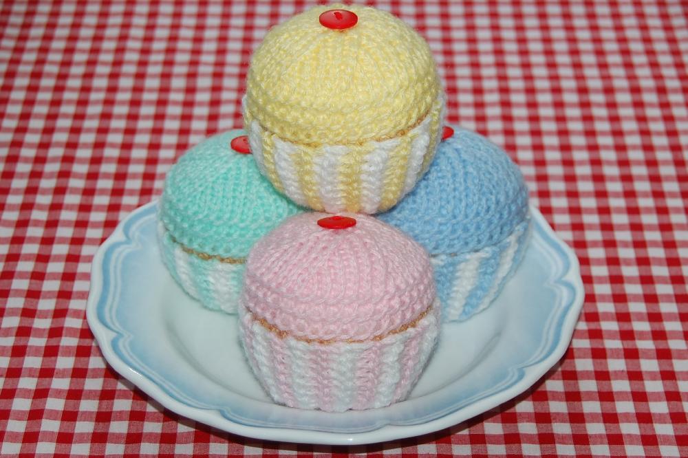Knitting Pattern for Cupcakes / Fairy Cakes - Knitted Cakes