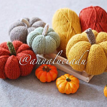 Knitting pumpkin in 3 different sizes