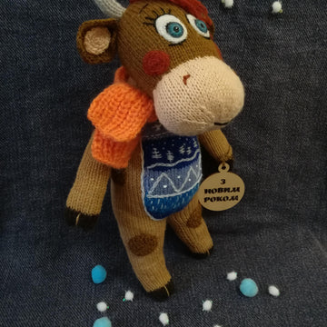 Toy Knitting Patterns - Knit a plush figurine of a cow, a farm animal