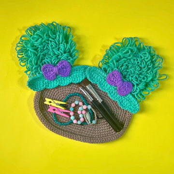 Miss Bun Glasses Holder