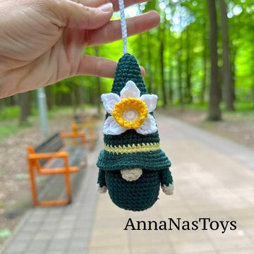 Gnome daffodil keychain