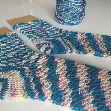 Crashing waves socks