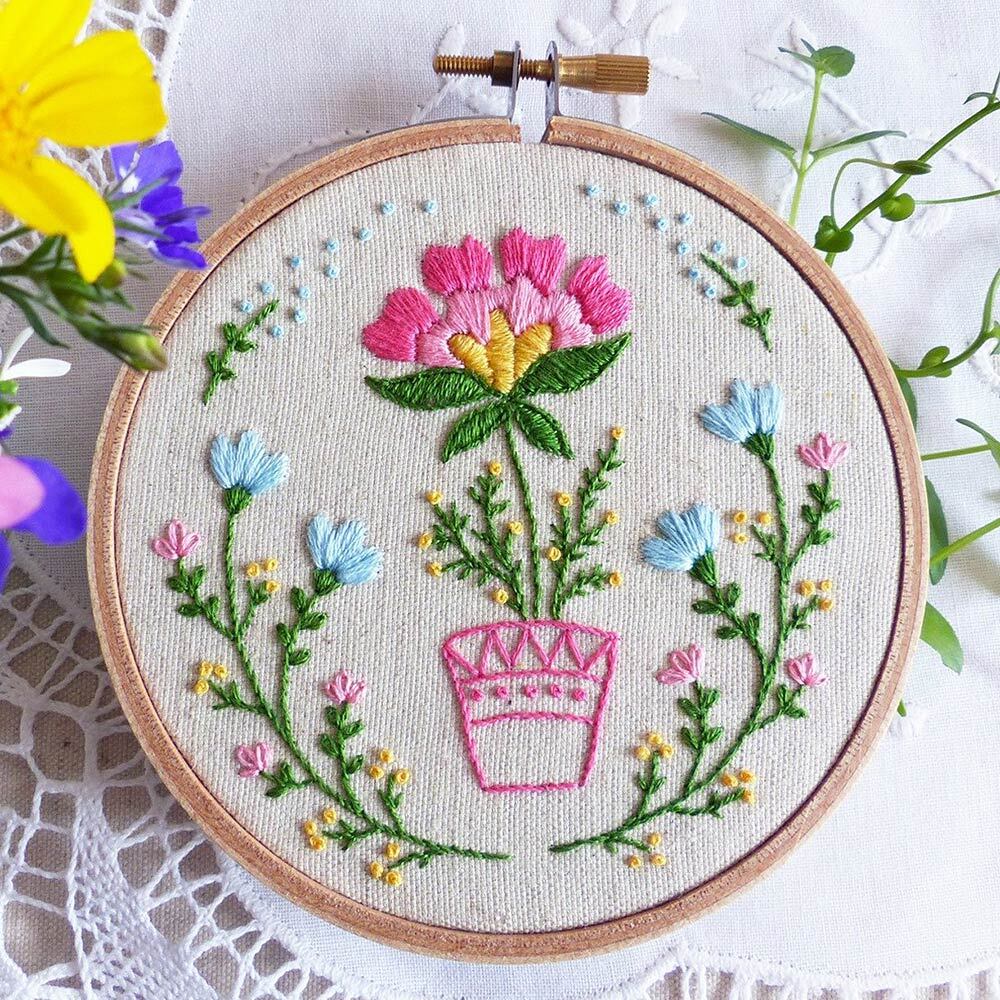Tamar Flowerpot Printed Embroidery Kit - 4in