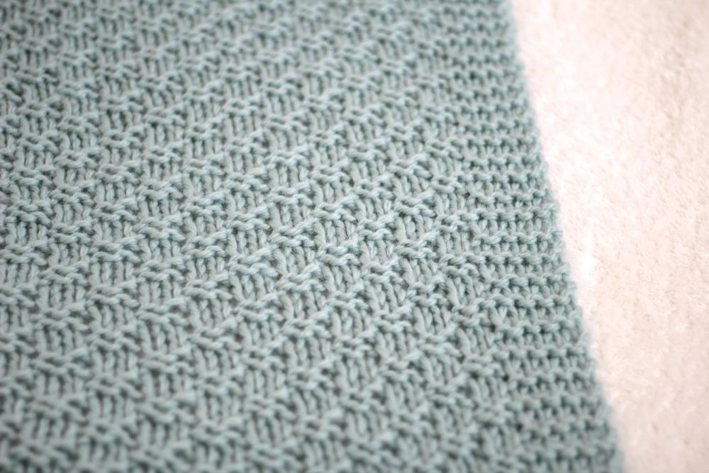 Dahlia Knit Blanket - Super Chunky