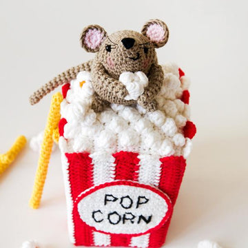 Steno the amigurumi mouse and the popcorn box