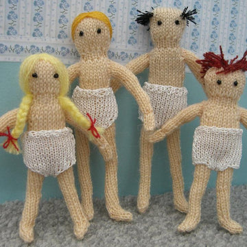 HMC31 A dolls house family
