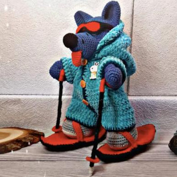 Crochet pattern wolf skier