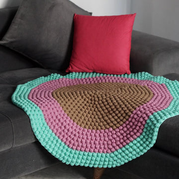 Bobble stitch round blanket