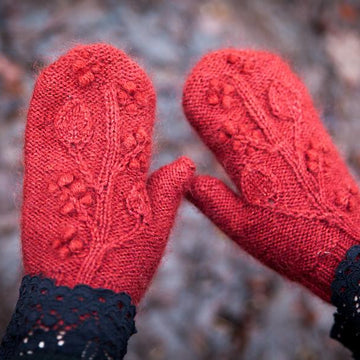 Blood Trillium Mittens