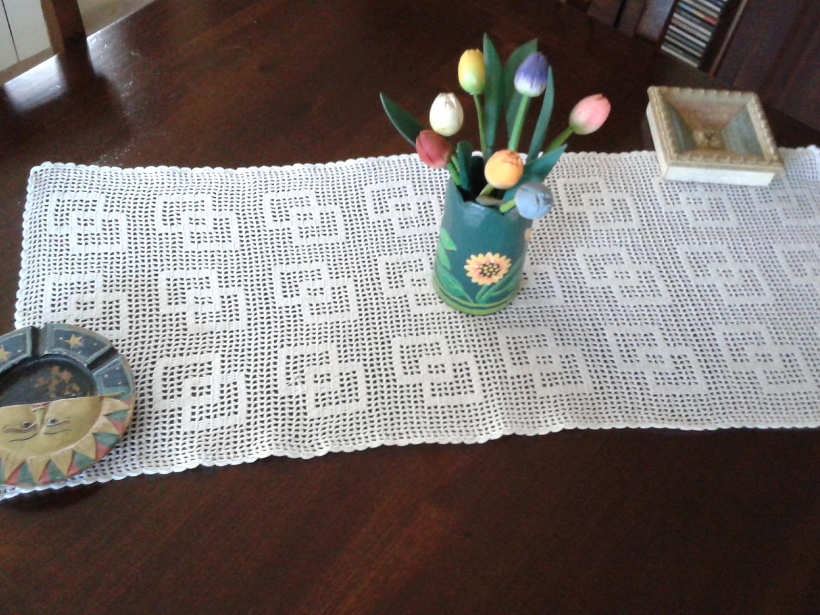 Easy table runner filet doily