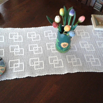 Easy table runner filet doily