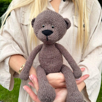 Vintage Bear Theo in sweater