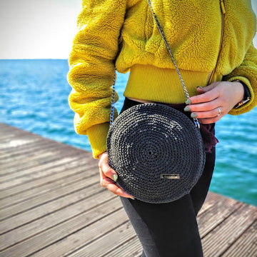 Round crochet purse