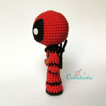 Deadpool amigurumi doll - crochet pattern by Crochelandia