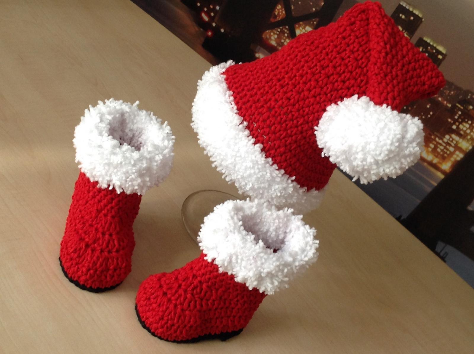Santa Baby Bootie & Hat Set N 333