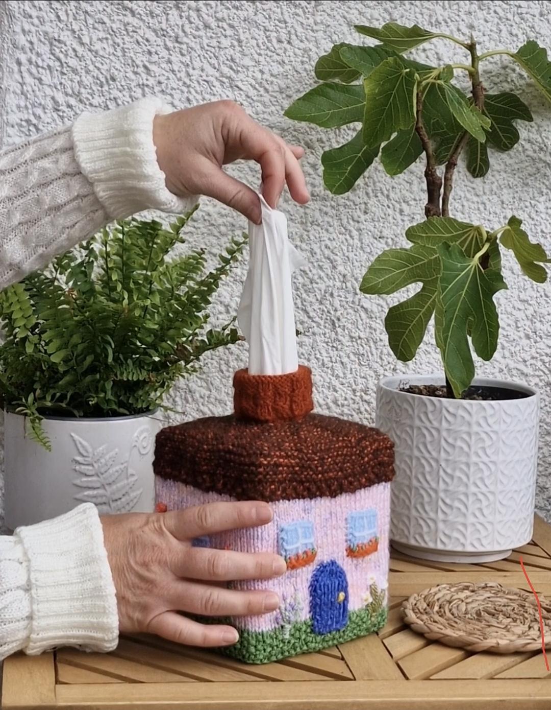 Cosy Cottage Tissue Box Cover