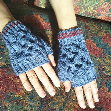 Crisscross Applesauce Fingerless Gloves