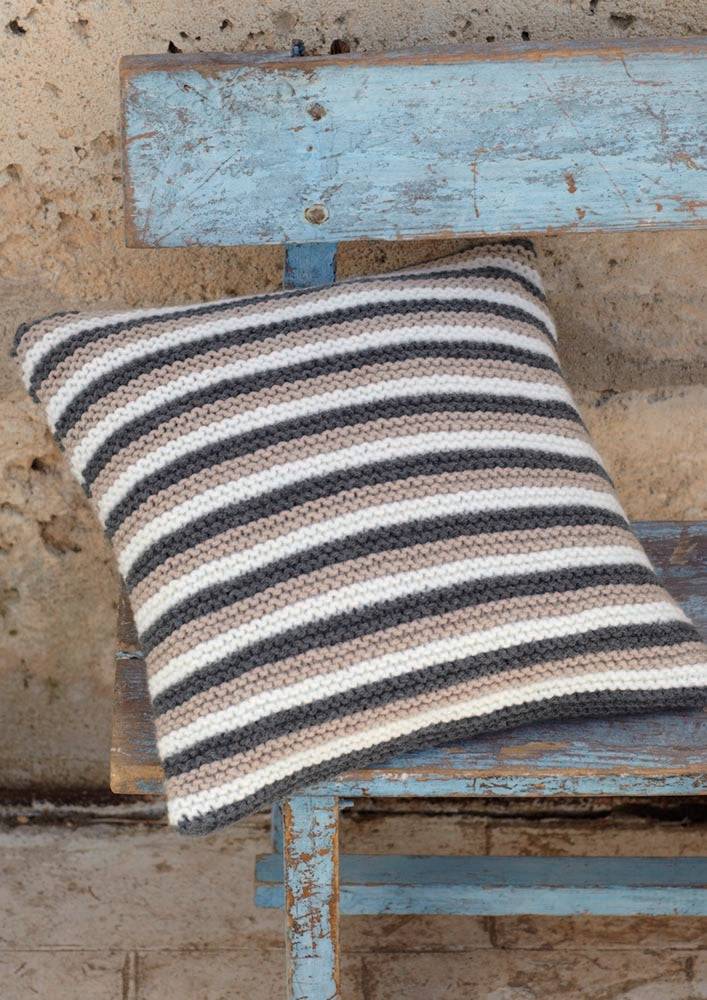 Cushion Covers in Hayfield Chunky with Wool - 7304 - Downloadable PDF