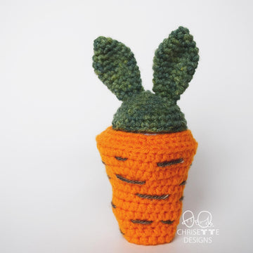 Beanie the Easter Bunny with Carrot