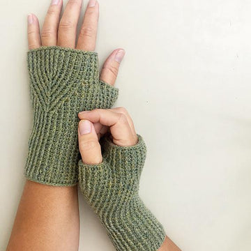 Hosta fingerless gloves