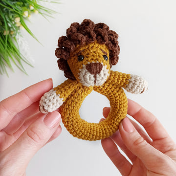Lion baby rattle crochet pattern