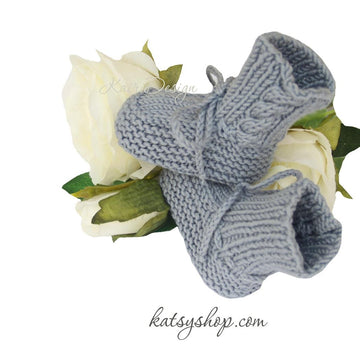 Baby booties with cable