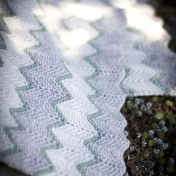 Zig Zag Stripe Baby Blanket - Baby Cakes